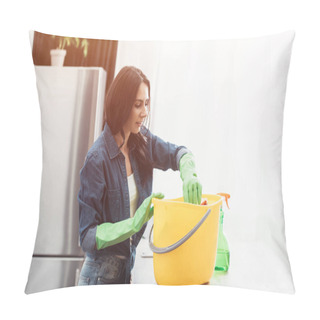 Personality  Smiling Woman In Green Rubber Gloves Using Bucket In Kitchen Pillow Covers