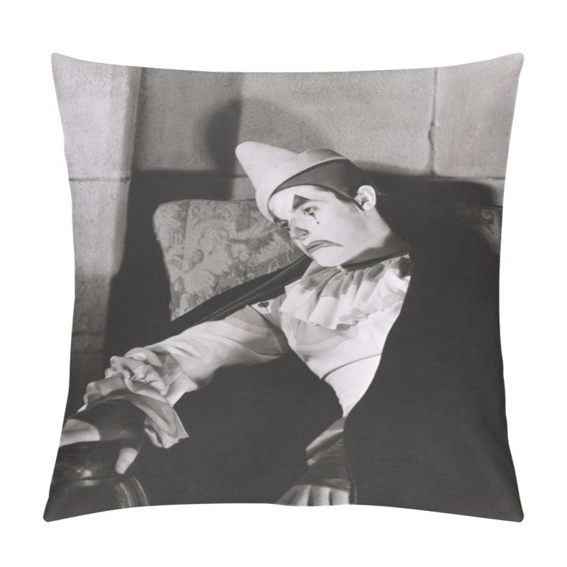 Personality  clown sitting in chair pillow covers