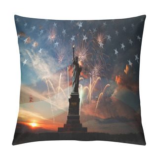 Personality  Independence Day. Liberty Enlightening The World Pillow Covers