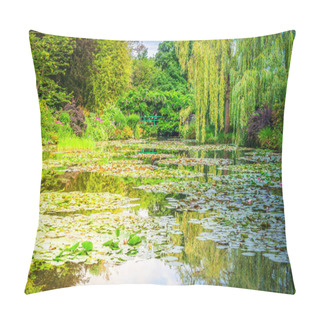 Personality  Pond With Lilies In Giverny Pillow Covers