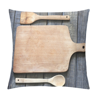 Personality  Empty Vintage Cutting Board On Planks Food Background Concept Pillow Covers