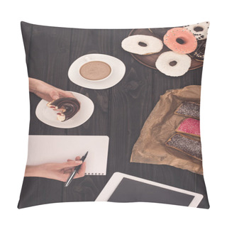 Personality  Person Eating Donut And Taking Notes Pillow Covers