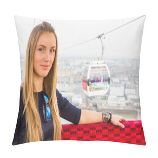 Personality  Beautiful Girl Sitting In A Emirates Cable Car Over River Thames In London Pillow Covers