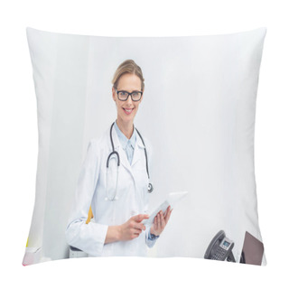 Personality  Female Doctor Using Digital Tablet Pillow Covers