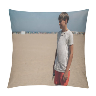 Personality  Boy Standing On The Sunny Beach And Smiling While Looking Far Away Pillow Covers