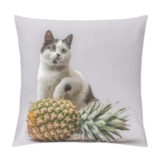 Personality  Little Kitty With Black And White Fur And Green Eyes With Pineapple Pillow Covers