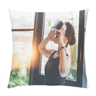 Personality  Businesswoman With Virtual Reality Glasses Pillow Covers