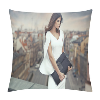 Personality  Elegant Businesswoman On The Roof Of The Building Pillow Covers