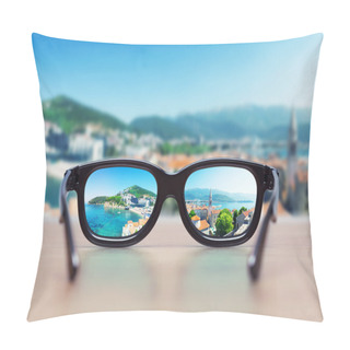Personality  Cityscape Focused In Glasses Lenses Pillow Covers