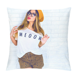 Personality  Stylish Hipster Girl In Glasses And Hat Pillow Covers