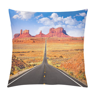 Personality  Monument Valley, Arizona, USA Iconic Roadway. Pillow Covers