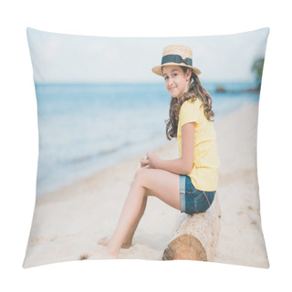 Personality  Little Girl Sitting On Beach Pillow Covers