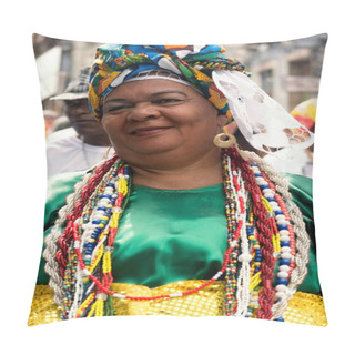 Personality  Salvador, Bahia, Brazil - July 02, 2015: People Are Seen During The Bahia Independence Parade In Lapinha Neighborhood In Salvador. Pillow Covers