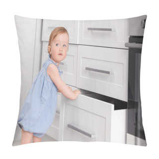Personality  Child Playing With Cupboard Pillow Covers