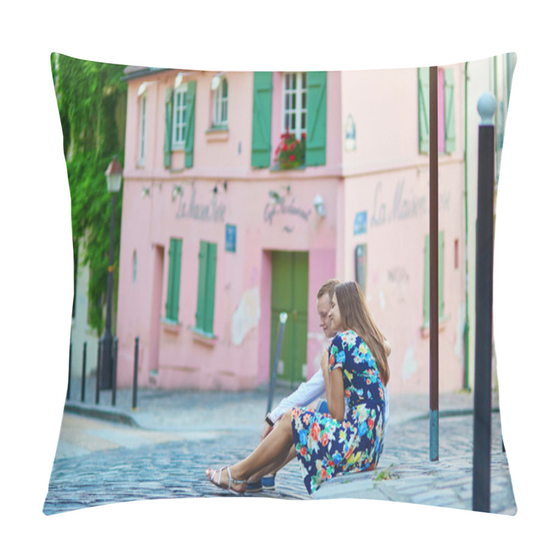 Personality  Romantic couple on Montmartre pillow covers