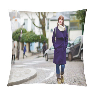 Personality  Beautiful Young Woman Sightseeing In Paris Pillow Covers
