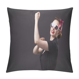 Personality  Pin-up Girl In A Classic Gesture Pillow Covers