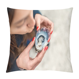 Personality  Eating Fresh Oyster Pillow Covers