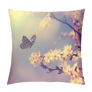 Personality  Vintage Butterfly With Flowers Pillow Covers