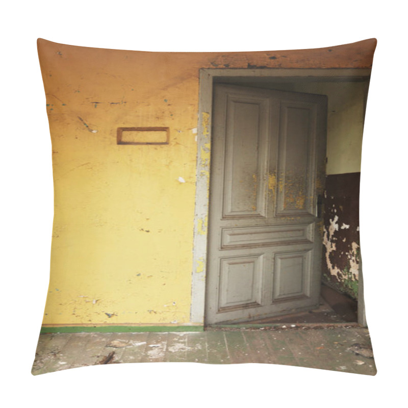 Personality  Old Abandonded Room And Door Pillow Covers