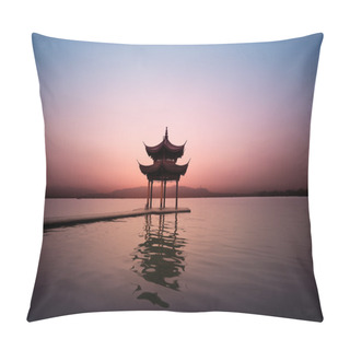 Personality  The West Lake In Hangzhou At Dusk Pillow Covers