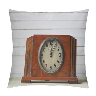 Personality  Old Wooden Clock Pillow Covers