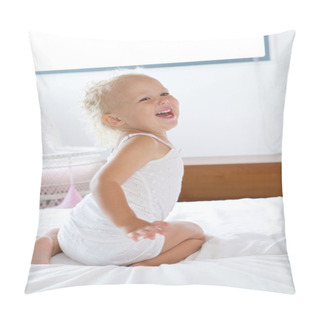 Personality  Baby Girl Laughing And Playing In Bed Pillow Covers