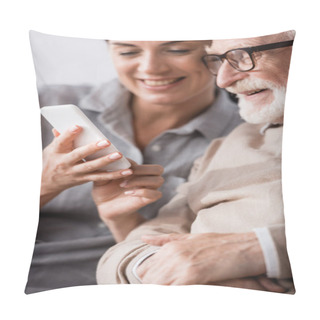 Personality  Cheerful Woman Chatting On Smartphone Near Happy Dad On Blurred Background Pillow Covers