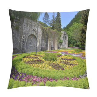 Personality  Flowered Bed In Lillafured Park Pillow Covers