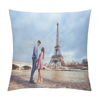 Personality  Couple On Eiffel Tower Background Pillow Covers