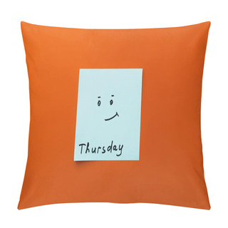 Personality  Top View Of Sticky Note With Thursday Inscription And Positive Smiley On Orange Background Pillow Covers