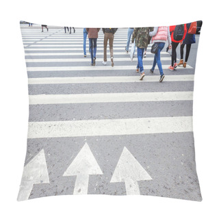 Personality  Crowds Of People Is Crossing A City Street Pillow Covers