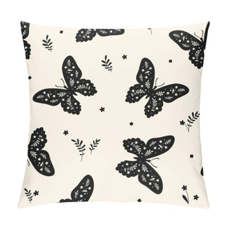 Personality  Seamless Pattern With Butterflies And Flowers. Hand Drawn Vector Illustration. Pillow Covers