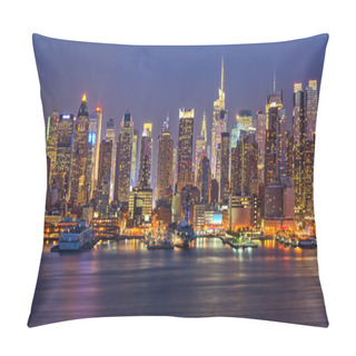 Personality  Manhattan At Night Pillow Covers