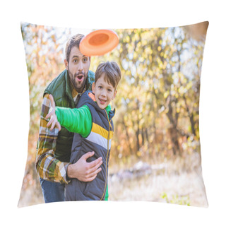 Personality  Smiling Father And Son Playing With Frisbee Pillow Covers