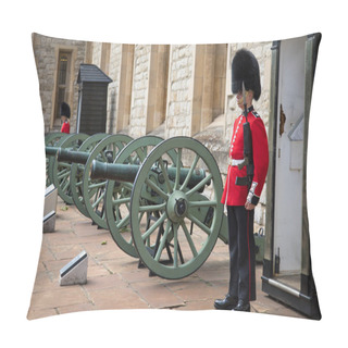 Personality  Footguard Of Queen In Traditional Uniform Pillow Covers