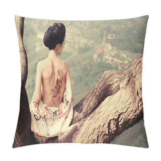 Personality  Woman With Snake Tattoo On Her Back On The Tree Branch Pillow Covers
