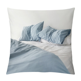 Personality   Unmade Empty Bed  Pillow Covers