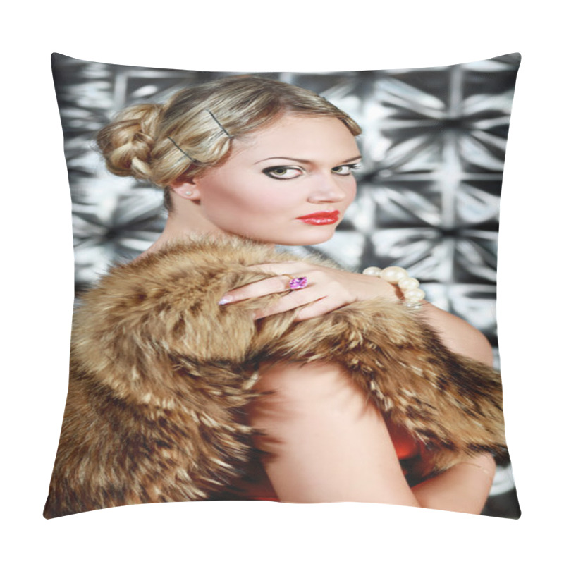 Personality  Young luxury woman is holding her hands on fur collar pillow covers