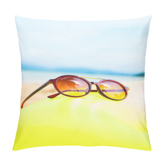 Personality  Sunglasses Reflection Palms On Yellow Floating Ring Pillow Covers