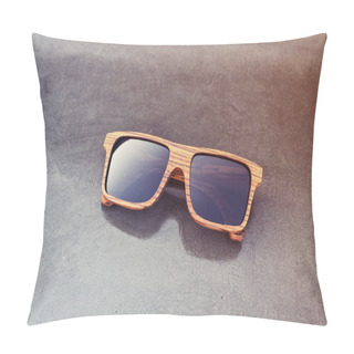 Personality  Wooden Sunglasses And Dark Glossy Background Pillow Covers
