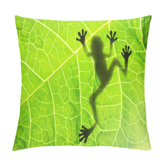 Personality  Frog Shadow On The Leaf Pillow Covers