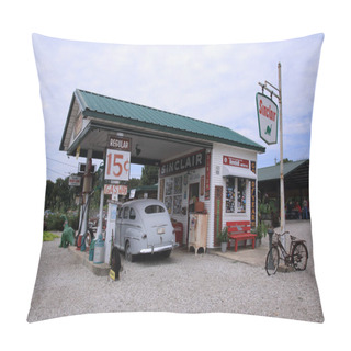Personality  Classic Car Show At A Restored Sinclair Station On Old Route 66, Ash Grove, Missouri.  Pillow Covers