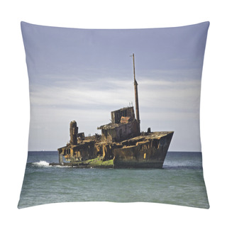 Personality  Ship Wreck On A Beach Pillow Covers