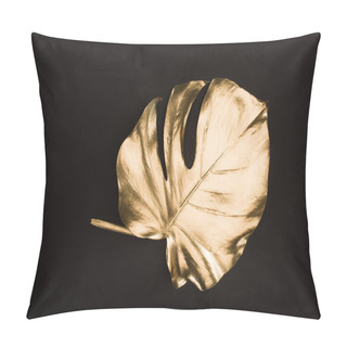 Personality  Close Up View Of Shiny Big Golden Leaf Isolated On Black Pillow Covers