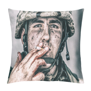 Personality  Stressed Soldier With Hands In Blood Smoking Pillow Covers
