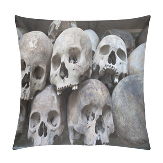 Personality  Stacked Human Skulls Pillow Covers
