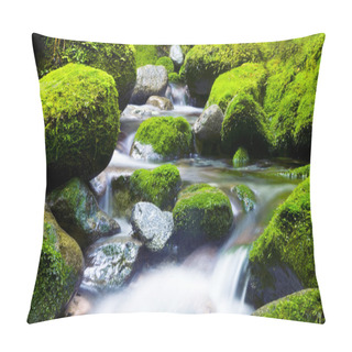 Personality  Cascading Waterfall With Rocks Pillow Covers
