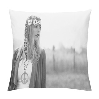 Personality  Hippy Girl - 1970 Style Pillow Covers