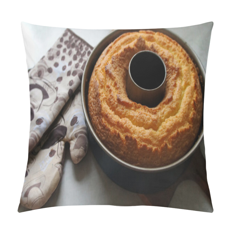 Personality  A Freshly Baked Bundt Cake Pillow Covers